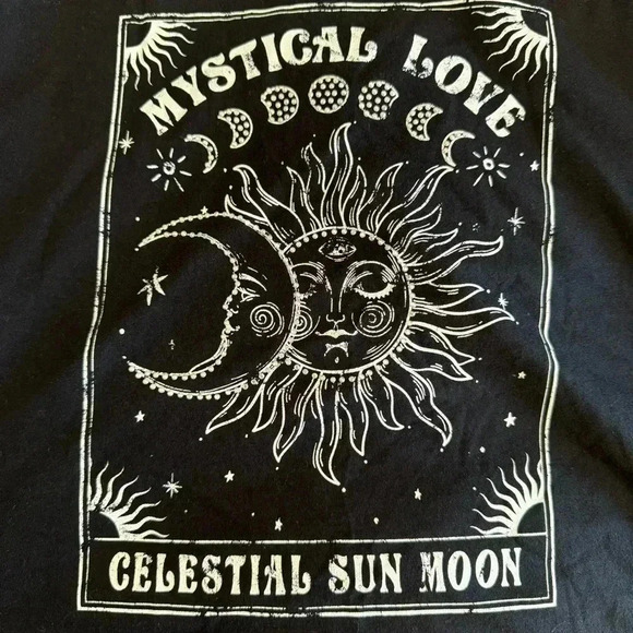 Organic Generation Black White Mystical  Cropped TShirt SZ L #2162 - Picture 8 of 11